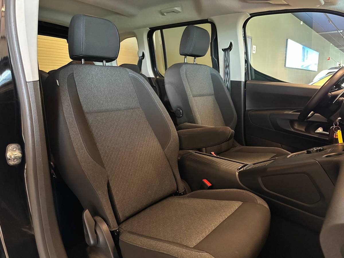 Peugeot Rifter Peugeot Rifter 1.2 Puretech AUTOMAAT ALLURE|NAVIGATIE+CAMERA|CLIMA AIRCO|LM-VELG|CRUISECONTROL|APPLE CARPLAY+ANDROID AUTO|BTW-AUTO