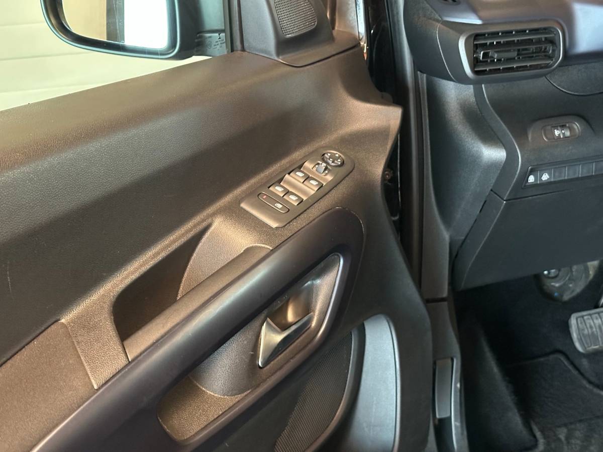 Peugeot Rifter Peugeot Rifter 1.2 Puretech AUTOMAAT ALLURE|NAVIGATIE+CAMERA|CLIMA AIRCO|LM-VELG|CRUISECONTROL|APPLE CARPLAY+ANDROID AUTO|BTW-AUTO