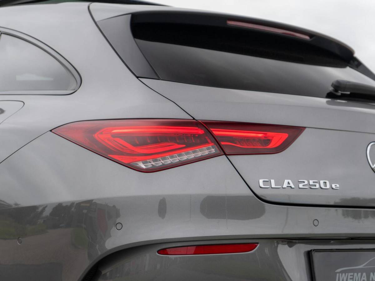 Mercedes-Benz CLA Mercedes CLA-klasse Shooting Brake 250 e AMG Panoramadak|Burmester®|Keyless|Camera 360°|Sfeerverlichting|Night pakket