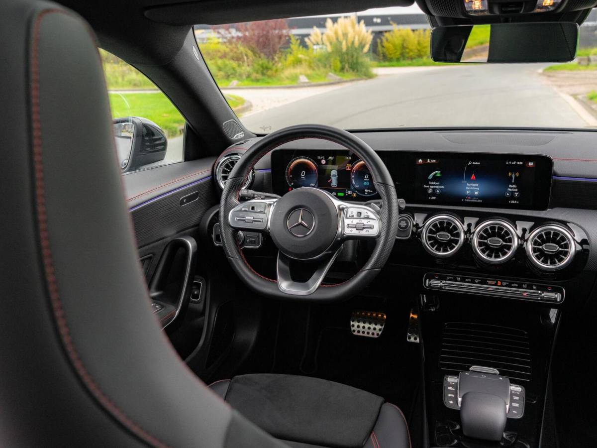 Mercedes-Benz CLA Mercedes CLA-klasse Shooting Brake 250 e AMG Panoramadak|Burmester®|Keyless|Camera 360°|Sfeerverlichting|Night pakket