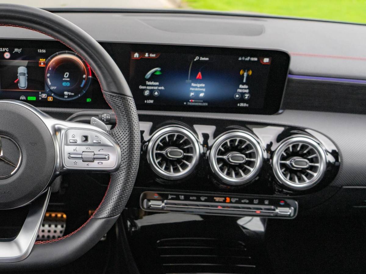 Mercedes-Benz CLA Mercedes CLA-klasse Shooting Brake 250 e AMG Panoramadak|Burmester®|Keyless|Camera 360°|Sfeerverlichting|Night pakket