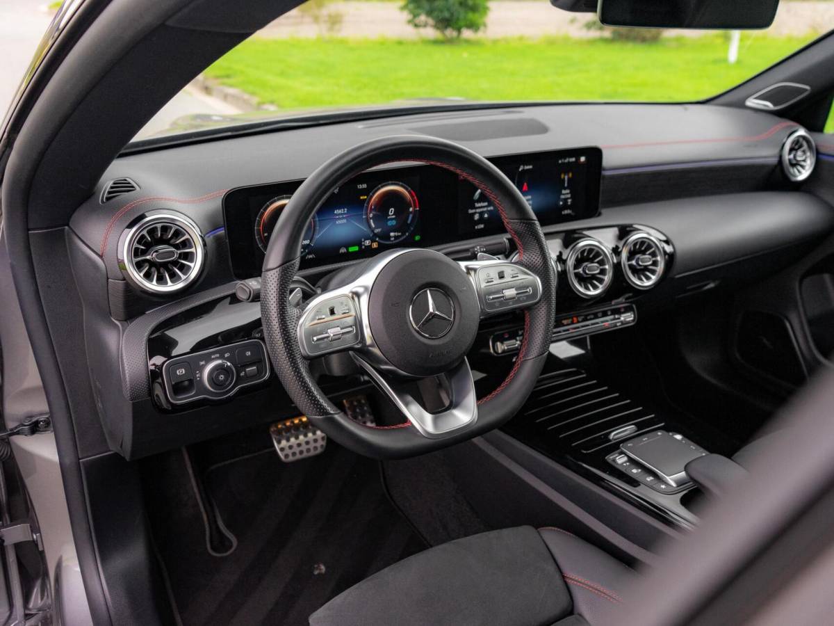 Mercedes-Benz CLA Mercedes CLA-klasse Shooting Brake 250 e AMG Panoramadak|Burmester®|Keyless|Camera 360°|Sfeerverlichting|Night pakket