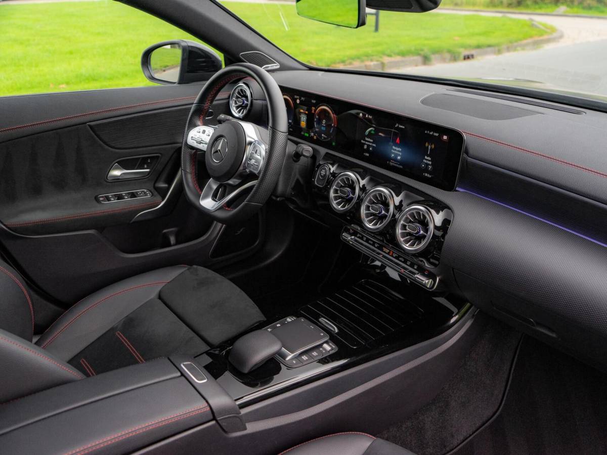 Mercedes-Benz CLA Mercedes CLA-klasse Shooting Brake 250 e AMG Panoramadak|Burmester®|Keyless|Camera 360°|Sfeerverlichting|Night pakket