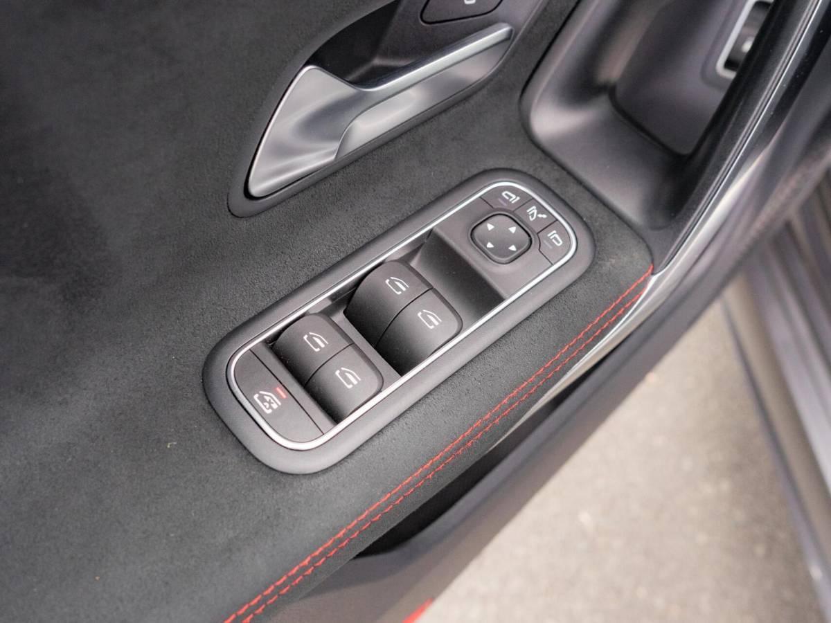 Mercedes-Benz CLA Mercedes CLA-klasse Shooting Brake 250 e AMG Panoramadak|Burmester®|Keyless|Camera 360°|Sfeerverlichting|Night pakket