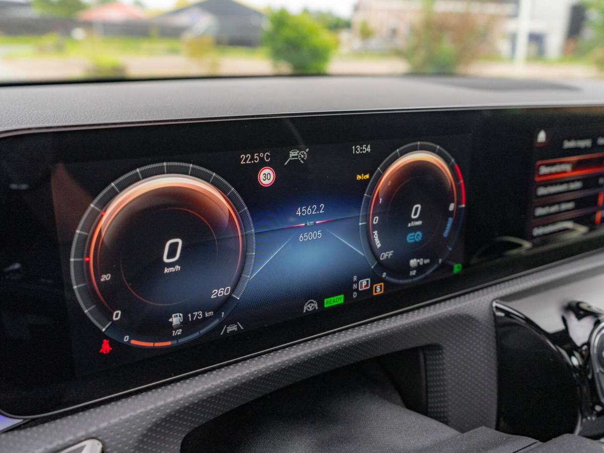 Mercedes-Benz CLA Mercedes CLA-klasse Shooting Brake 250 e AMG Panoramadak|Burmester®|Keyless|Camera 360°|Sfeerverlichting|Night pakket