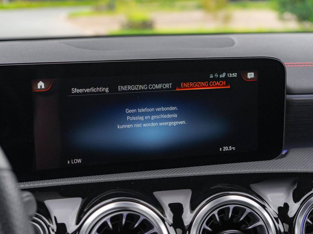 Mercedes-Benz CLA Mercedes CLA-klasse Shooting Brake 250 e AMG Panoramadak|Burmester®|Keyless|Camera 360°|Sfeerverlichting|Night pakket