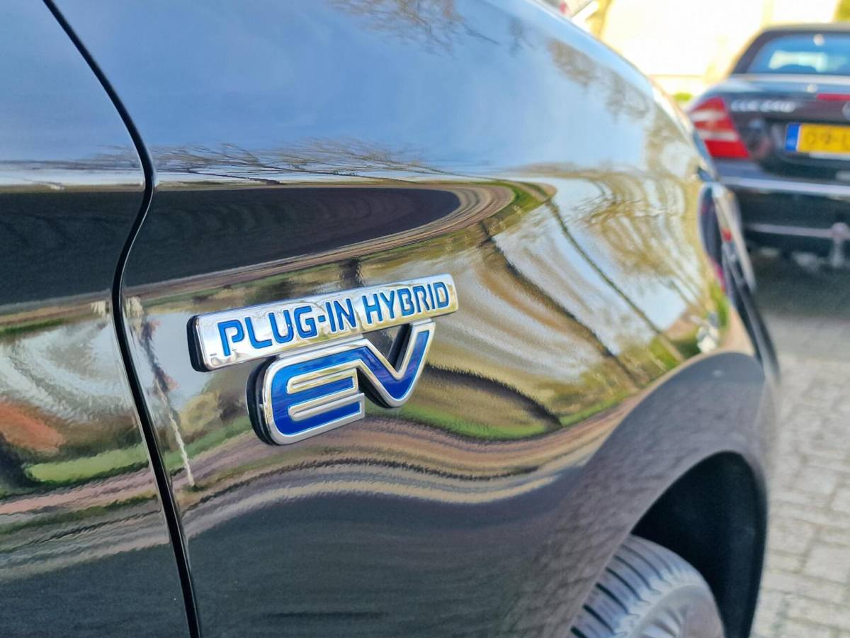 Mitsubishi Outlander Mitsubishi Outlander 2.0 PHEV Executive Edition|New-Type|Trekhaak|Camera|Clima|Cruise|PDC|