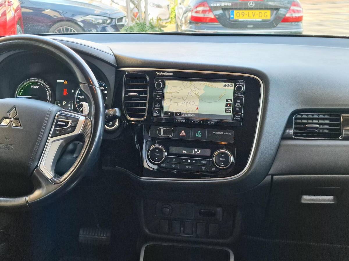Mitsubishi Outlander Mitsubishi Outlander 2.0 PHEV Executive Edition|New-Type|Trekhaak|Camera|Clima|Cruise|PDC|