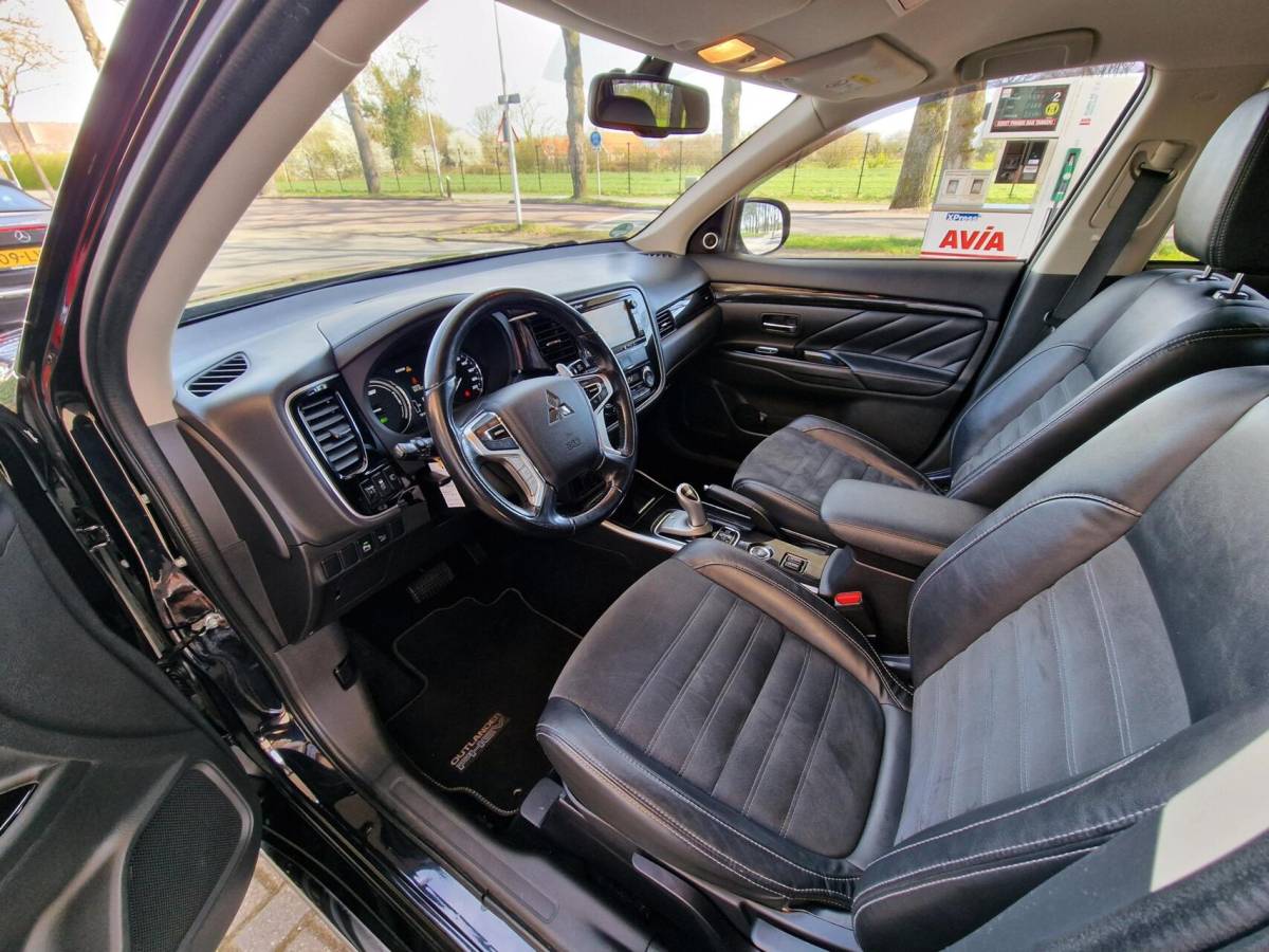 Mitsubishi Outlander Mitsubishi Outlander 2.0 PHEV Executive Edition|New-Type|Trekhaak|Camera|Clima|Cruise|PDC|