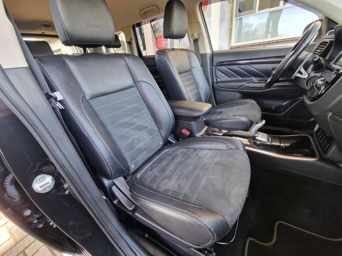 Mitsubishi Outlander Mitsubishi Outlander 2.0 PHEV Executive Edition|New-Type|Trekhaak|Camera|Clima|Cruise|PDC|