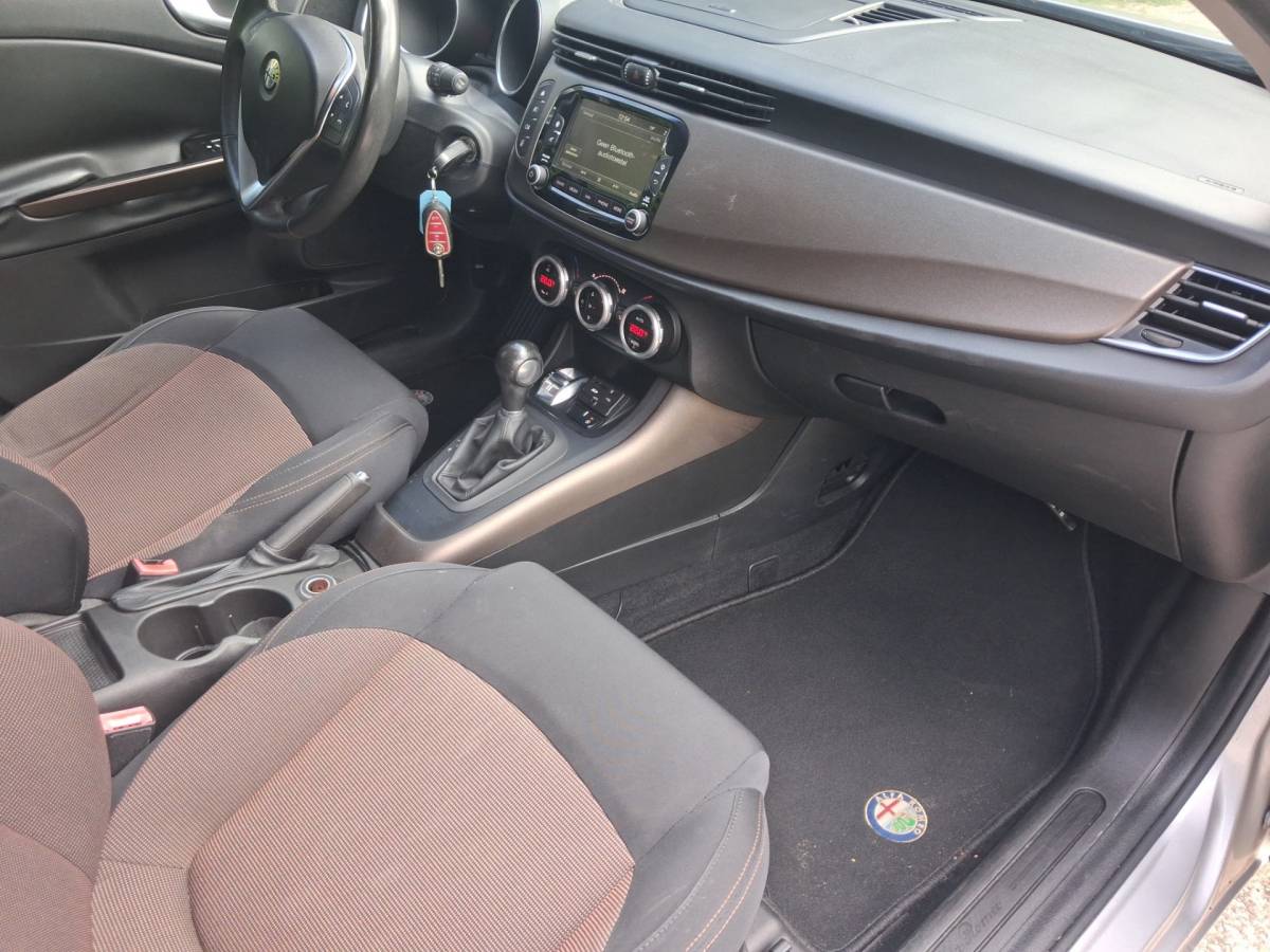 Alfa Romeo Giulietta Alfa Romeo Giulietta 2.0 JTDm Distinctive |AUTOMAAT + CRUISE + AIRCO|