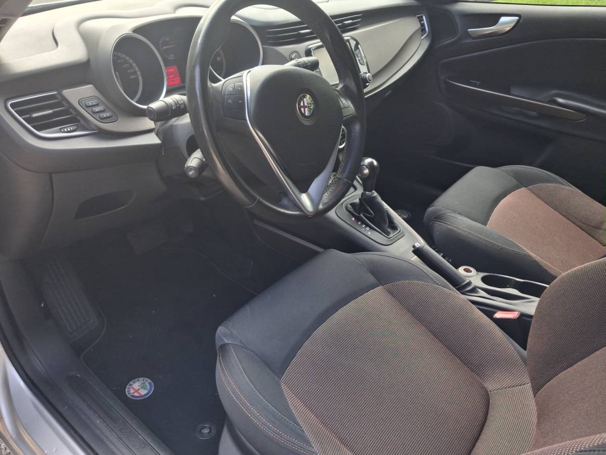 Alfa Romeo Giulietta Alfa Romeo Giulietta 2.0 JTDm Distinctive |AUTOMAAT + CRUISE + AIRCO|