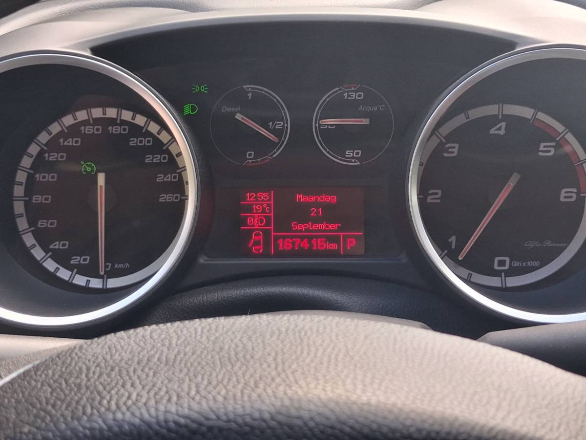 Alfa Romeo Giulietta Alfa Romeo Giulietta 2.0 JTDm Distinctive |AUTOMAAT + CRUISE + AIRCO|