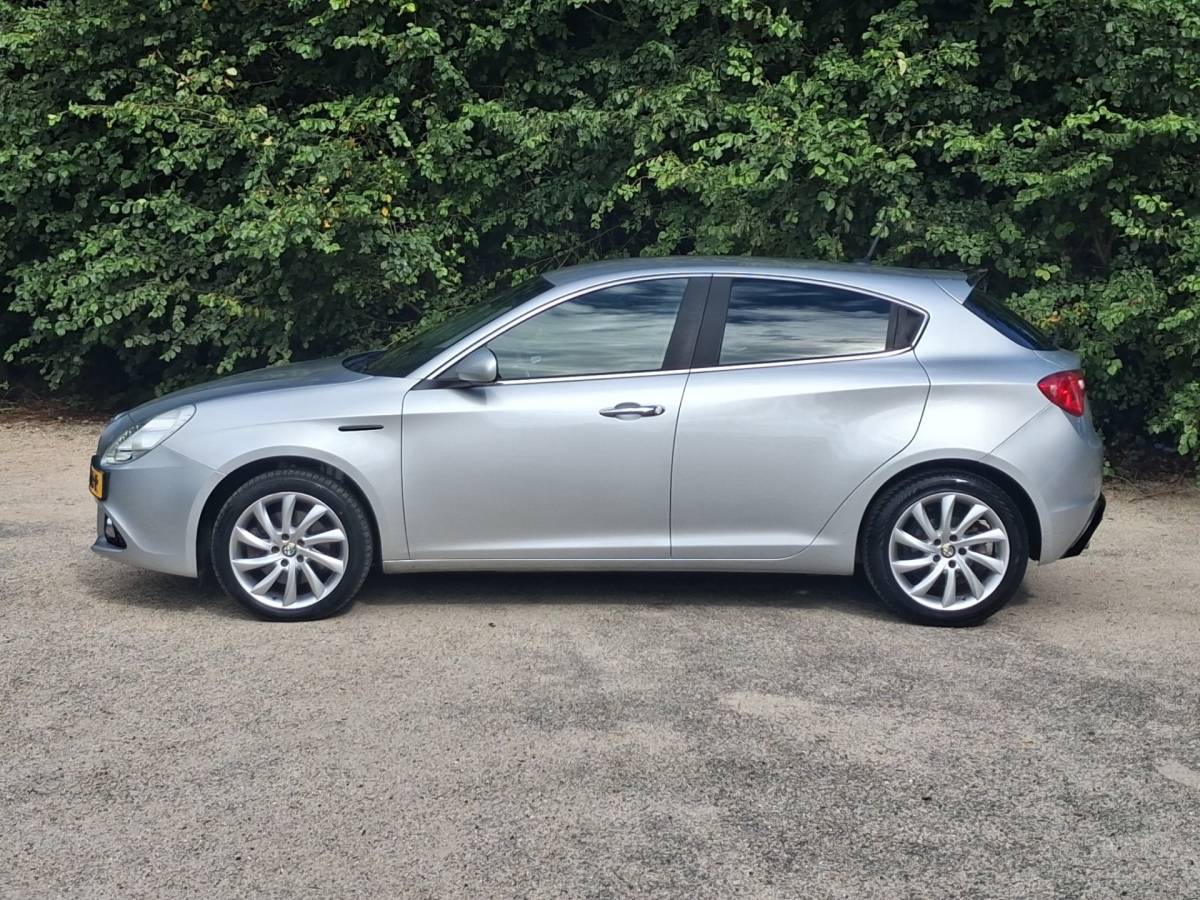 Alfa Romeo Giulietta Alfa Romeo Giulietta 2.0 JTDm Distinctive |AUTOMAAT + CRUISE + AIRCO|