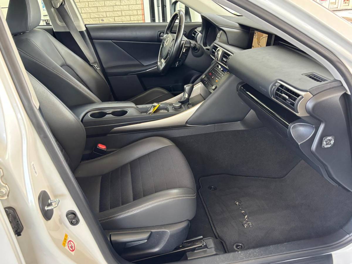 Lexus IS Lexus IS 300h Hybrid Business Line | Navi | Clima | NAP | Orig. NL |