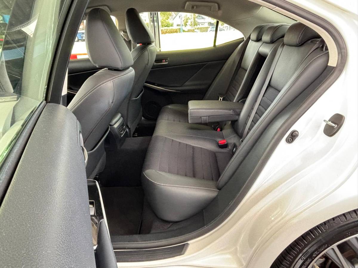Lexus IS Lexus IS 300h Hybrid Business Line | Navi | Clima | NAP | Orig. NL |