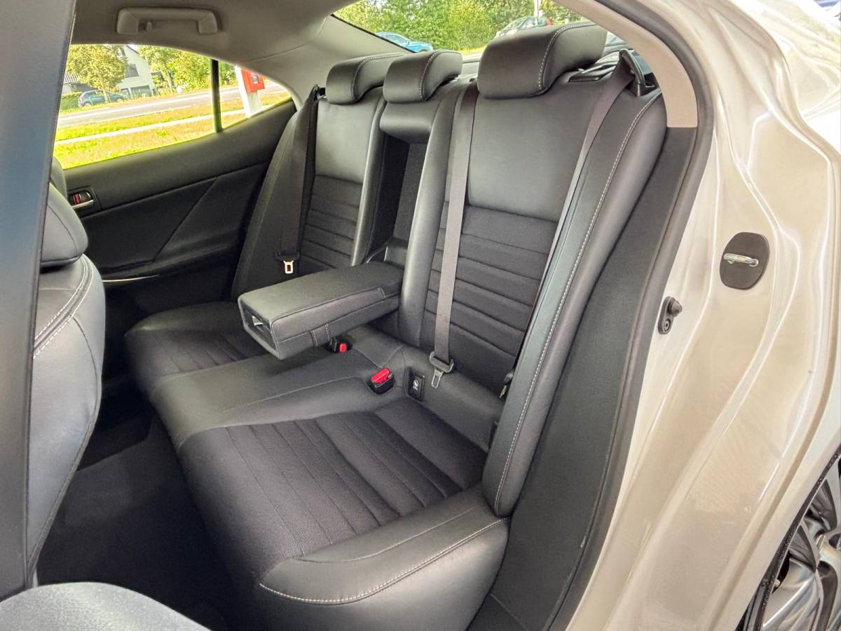 Lexus IS Lexus IS 300h Hybrid Business Line | Navi | Clima | NAP | Orig. NL |