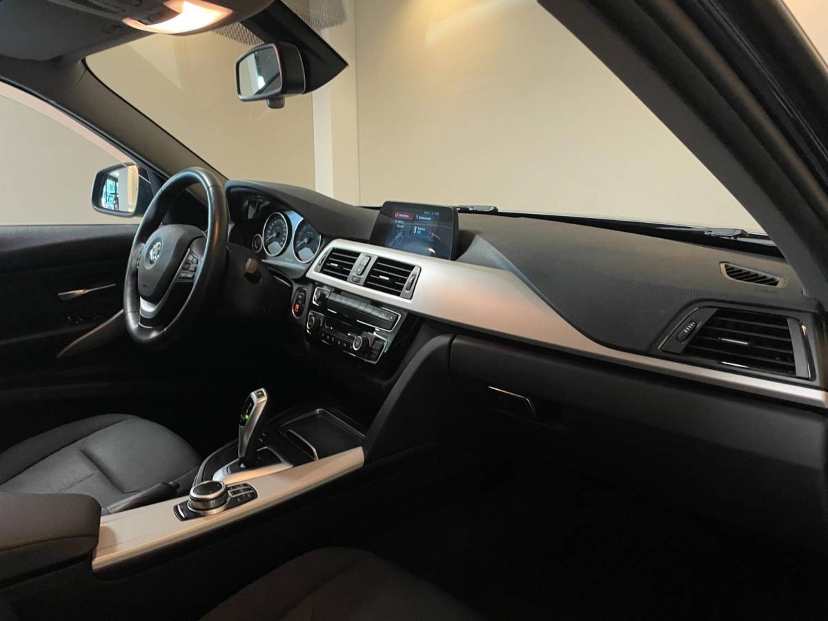 BMW 3 Serie BMW 3-serie Touring 318i Executive *Automaat* 2de Eigenaar|Dealer OH|Trekhaak|Cruise|Navi|PDC|18”Velgen|NAP