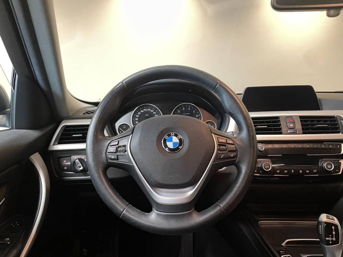 BMW 3 Serie BMW 3-serie Touring 318i Executive *Automaat* 2de Eigenaar|Dealer OH|Trekhaak|Cruise|Navi|PDC|18”Velgen|NAP