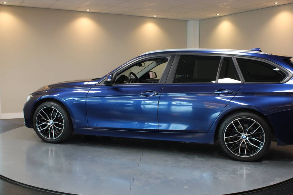BMW 3 Serie BMW 3-serie Touring 318i Executive *Automaat* 2de Eigenaar|Dealer OH|Trekhaak|Cruise|Navi|PDC|18”Velgen|NAP