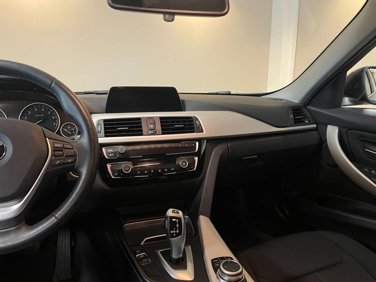 BMW 3 Serie BMW 3-serie Touring 318i Executive *Automaat* 2de Eigenaar|Dealer OH|Trekhaak|Cruise|Navi|PDC|18”Velgen|NAP