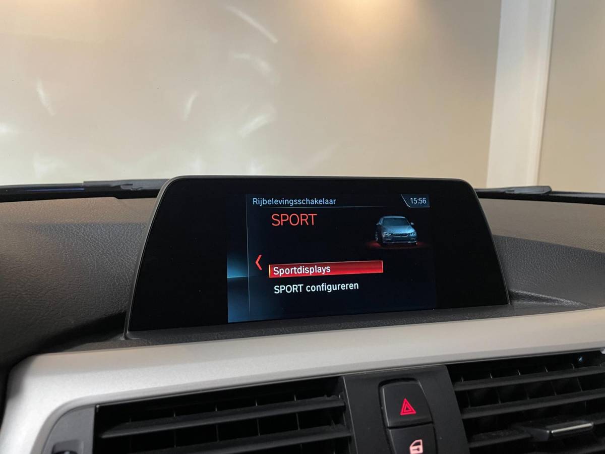 BMW 3 Serie BMW 3-serie Touring 318i Executive *Automaat* 2de Eigenaar|Dealer OH|Trekhaak|Cruise|Navi|PDC|18”Velgen|NAP