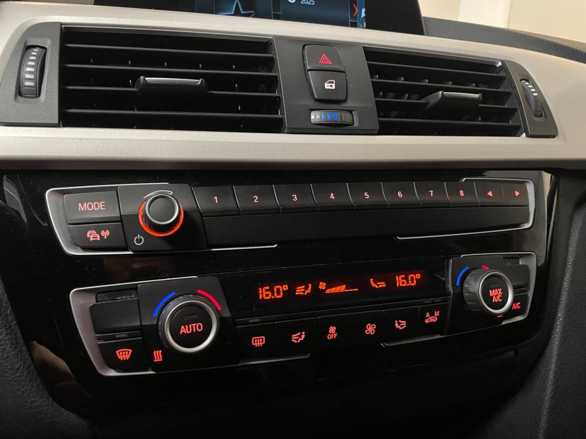BMW 3 Serie BMW 3-serie Touring 318i Executive *Automaat* 2de Eigenaar|Dealer OH|Trekhaak|Cruise|Navi|PDC|18”Velgen|NAP