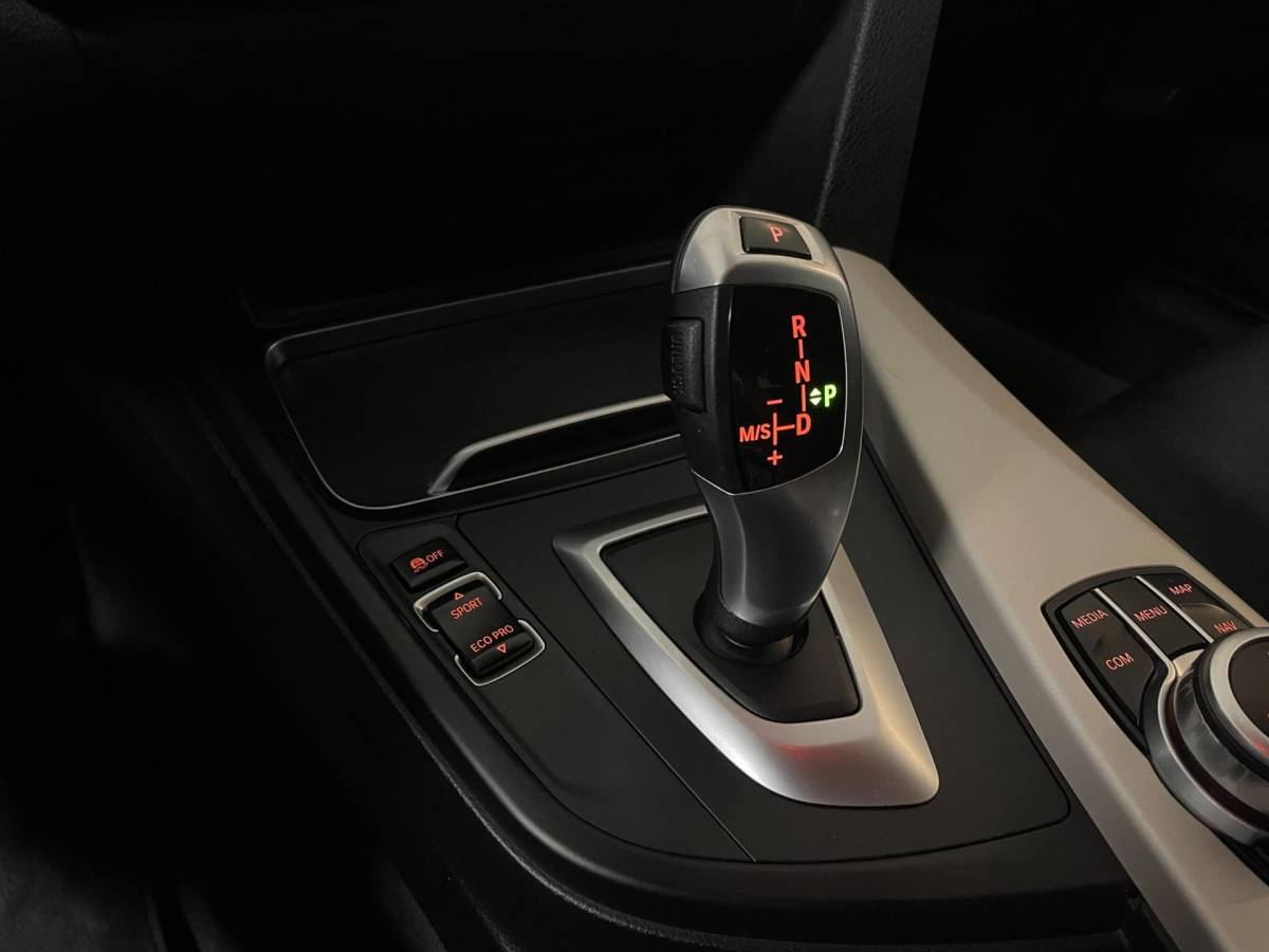 BMW 3 Serie BMW 3-serie Touring 318i Executive *Automaat* 2de Eigenaar|Dealer OH|Trekhaak|Cruise|Navi|PDC|18”Velgen|NAP