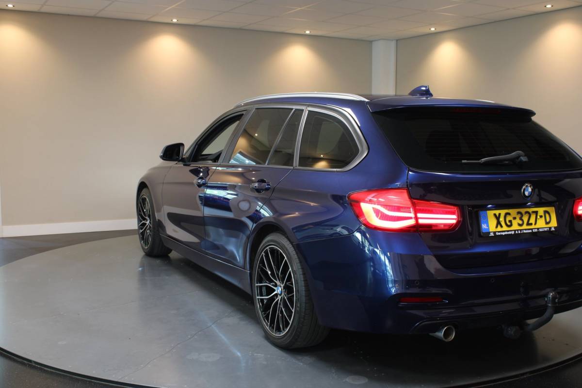 BMW 3 Serie BMW 3-serie Touring 318i Executive *Automaat* 2de Eigenaar|Dealer OH|Trekhaak|Cruise|Navi|PDC|18”Velgen|NAP