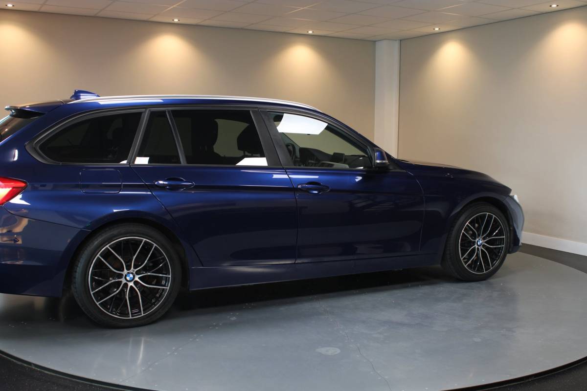BMW 3 Serie BMW 3-serie Touring 318i Executive *Automaat* 2de Eigenaar|Dealer OH|Trekhaak|Cruise|Navi|PDC|18”Velgen|NAP
