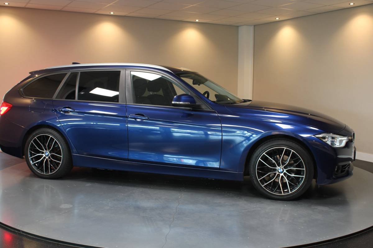 BMW 3 Serie BMW 3-serie Touring 318i Executive *Automaat* 2de Eigenaar|Dealer OH|Trekhaak|Cruise|Navi|PDC|18”Velgen|NAP