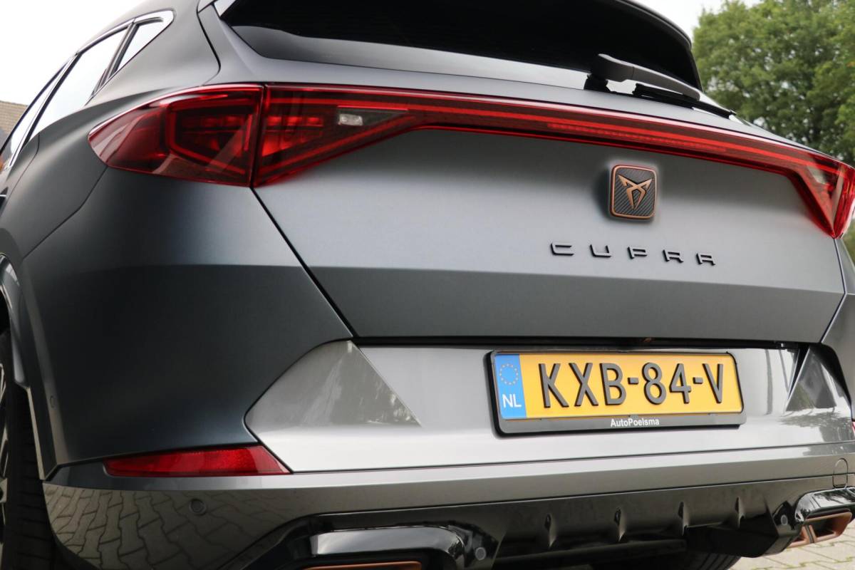 CUPRA Formentor CUPRA Formentor 1.4 e-Hybrid 245PK VZ Performance Panodak Carbon Schaalzetels Matrix-Beam AdaptiveCruise Led Stoelverw AppleCarplay 32000KM BJ2024