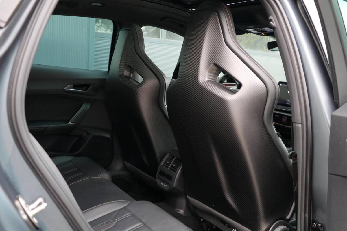 CUPRA Formentor CUPRA Formentor 1.4 e-Hybrid 245PK VZ Performance Panodak Carbon Schaalzetels Matrix-Beam AdaptiveCruise Led Stoelverw AppleCarplay 32000KM BJ2024