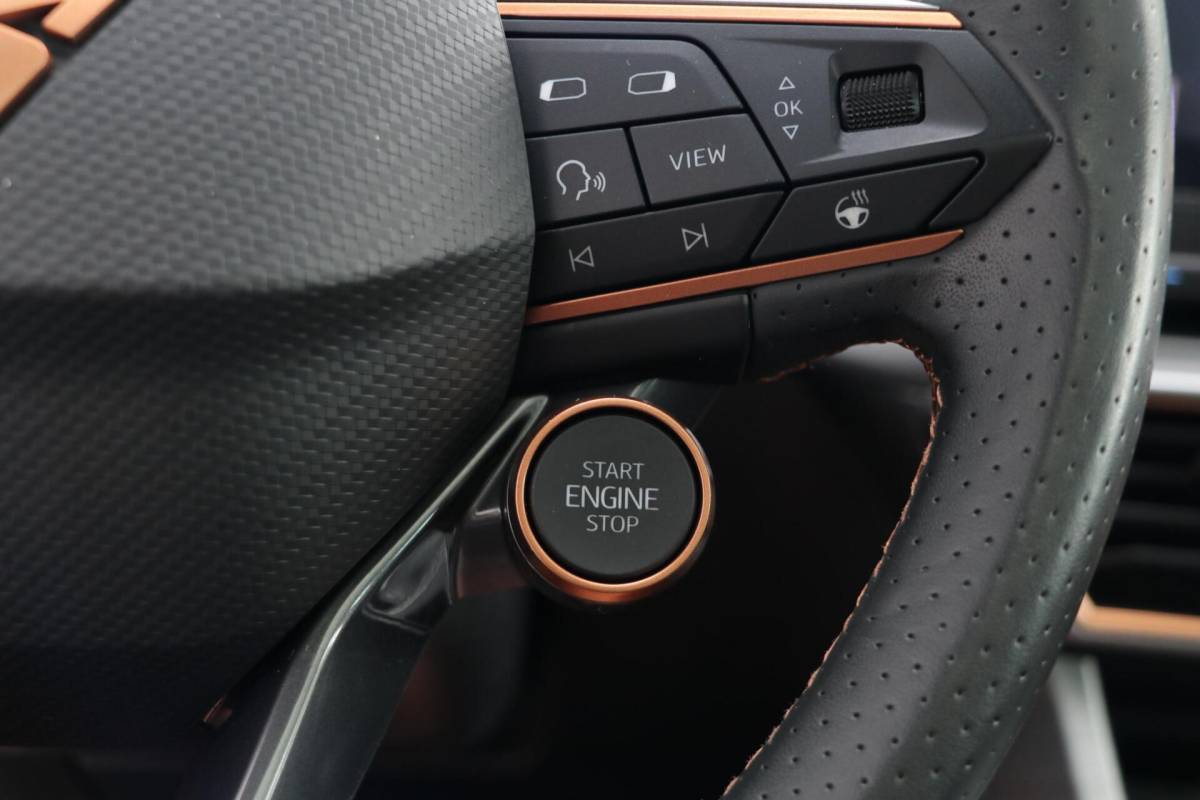 CUPRA Formentor CUPRA Formentor 1.4 e-Hybrid 245PK VZ Performance Panodak Carbon Schaalzetels Matrix-Beam AdaptiveCruise Led Stoelverw AppleCarplay 32000KM BJ2024