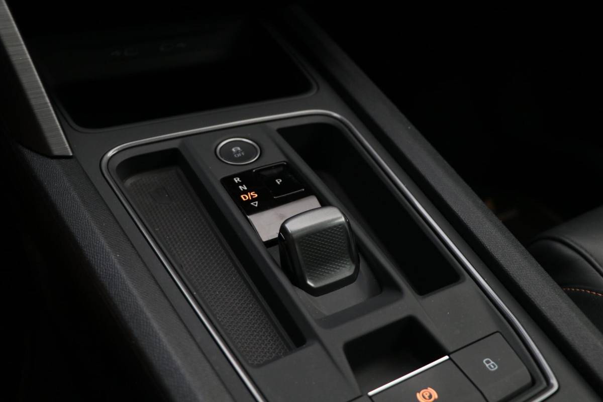 CUPRA Formentor CUPRA Formentor 1.4 e-Hybrid 245PK VZ Performance Panodak Carbon Schaalzetels Matrix-Beam AdaptiveCruise Led Stoelverw AppleCarplay 32000KM BJ2024