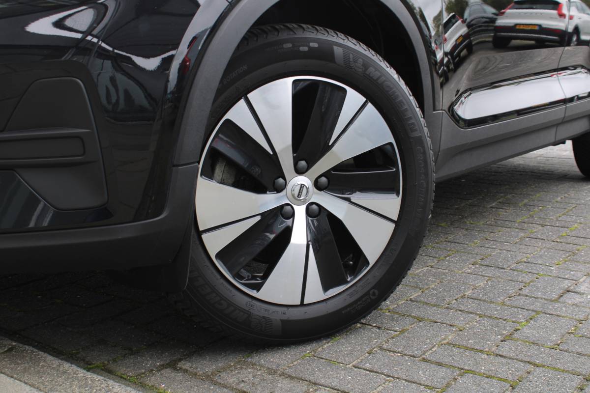 Volvo XC40 Volvo XC40 T4 211PK Automaat Plug-in hybrid Plus Bright | Trekhaak | El. Stoelen | Pilot Assist | Verw. Voorstoelen | BLIS | H&K Audio |