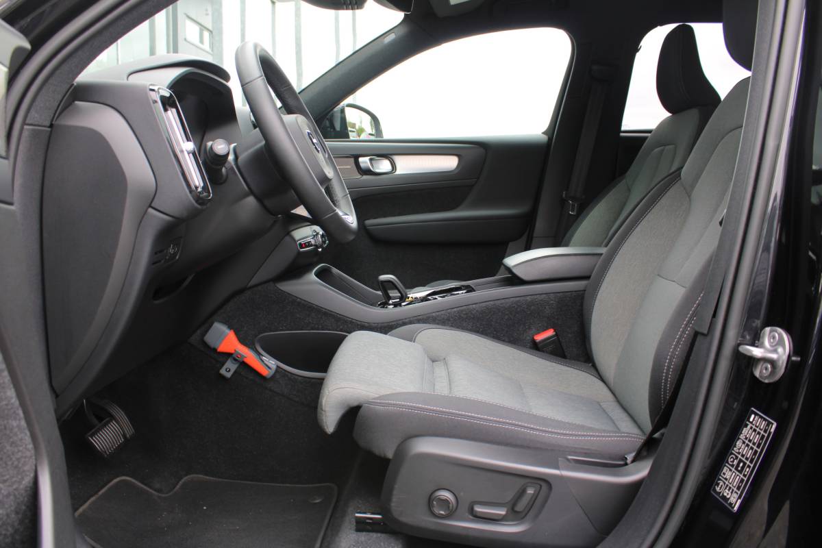 Volvo XC40 Volvo XC40 T4 211PK Automaat Plug-in hybrid Plus Bright | Trekhaak | El. Stoelen | Pilot Assist | Verw. Voorstoelen | BLIS | H&K Audio |