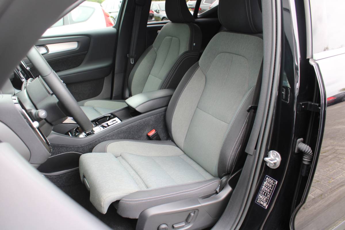 Volvo XC40 Volvo XC40 T4 211PK Automaat Plug-in hybrid Plus Bright | Trekhaak | El. Stoelen | Pilot Assist | Verw. Voorstoelen | BLIS | H&K Audio |