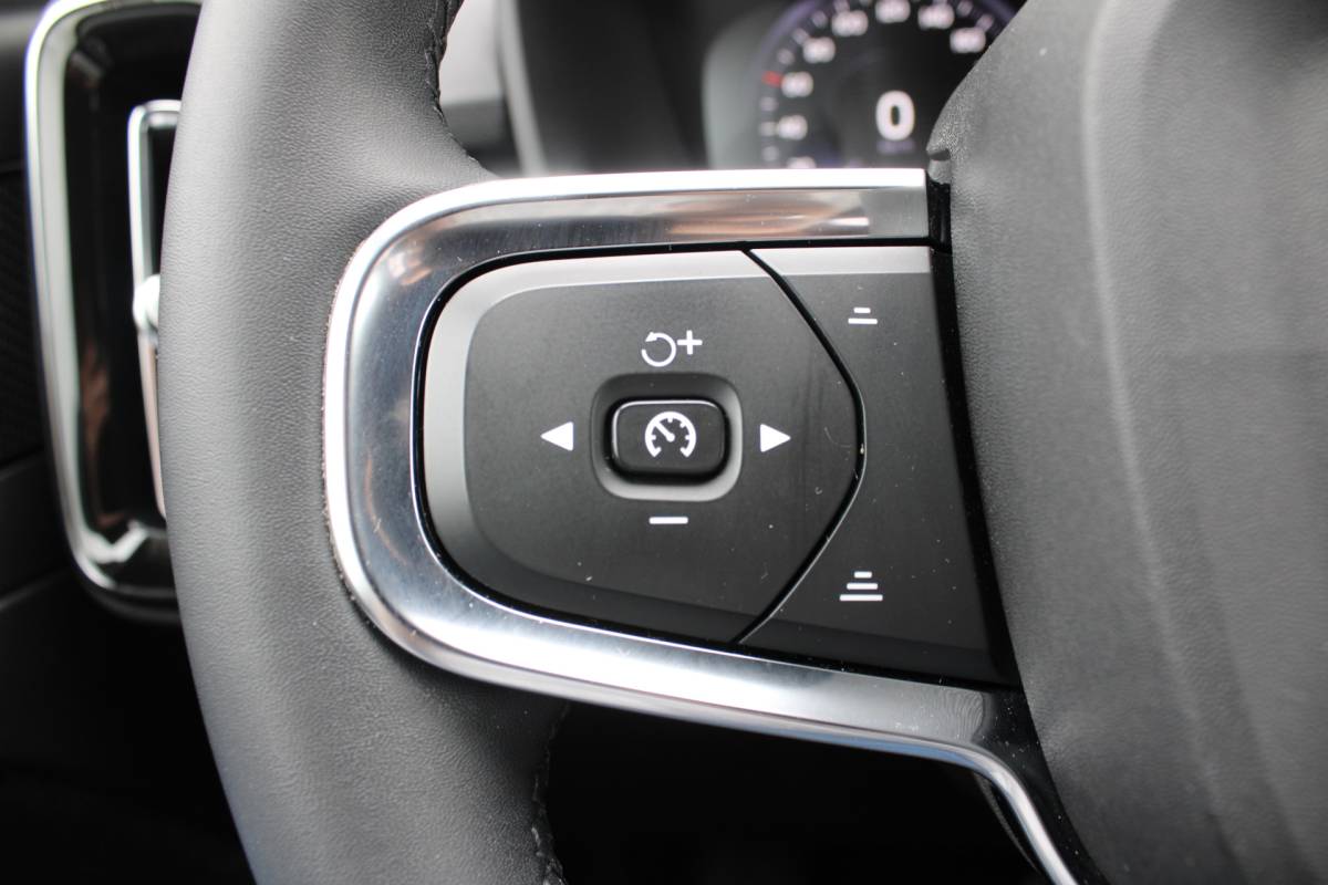 Volvo XC40 Volvo XC40 T4 211PK Automaat Plug-in hybrid Plus Bright | Trekhaak | El. Stoelen | Pilot Assist | Verw. Voorstoelen | BLIS | H&K Audio |
