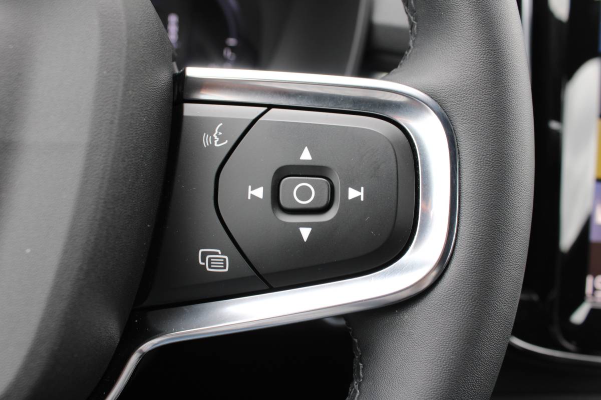 Volvo XC40 Volvo XC40 T4 211PK Automaat Plug-in hybrid Plus Bright | Trekhaak | El. Stoelen | Pilot Assist | Verw. Voorstoelen | BLIS | H&K Audio |