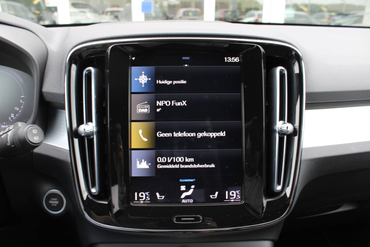 Volvo XC40 Volvo XC40 T4 211PK Automaat Plug-in hybrid Plus Bright | Trekhaak | El. Stoelen | Pilot Assist | Verw. Voorstoelen | BLIS | H&K Audio |