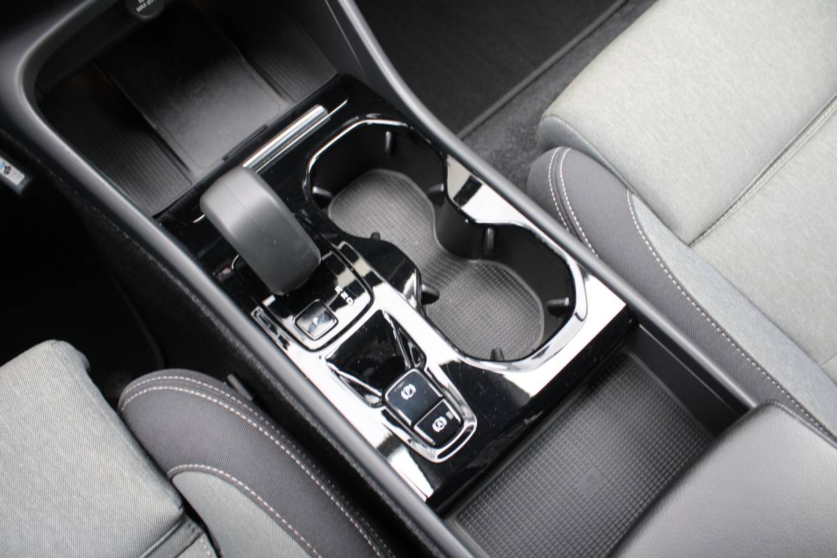Volvo XC40 Volvo XC40 T4 211PK Automaat Plug-in hybrid Plus Bright | Trekhaak | El. Stoelen | Pilot Assist | Verw. Voorstoelen | BLIS | H&K Audio |