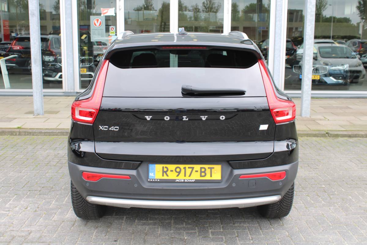 Volvo XC40 Volvo XC40 T4 211PK Automaat Plug-in hybrid Plus Bright | Trekhaak | El. Stoelen | Pilot Assist | Verw. Voorstoelen | BLIS | H&K Audio |