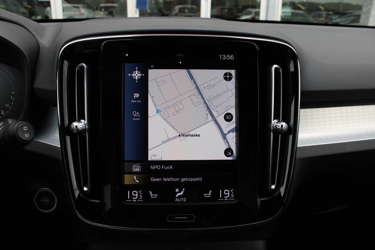Volvo XC40 Volvo XC40 T4 211PK Automaat Plug-in hybrid Plus Bright | Trekhaak | El. Stoelen | Pilot Assist | Verw. Voorstoelen | BLIS | H&K Audio |
