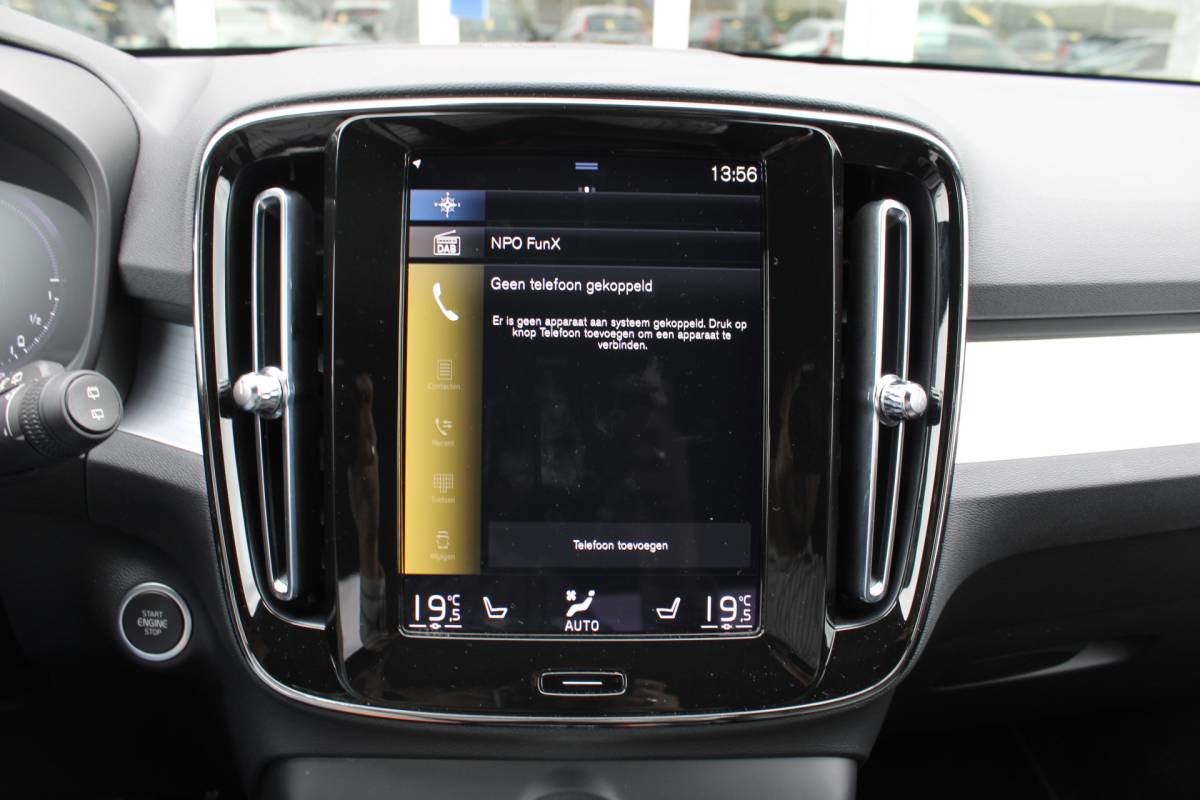 Volvo XC40 Volvo XC40 T4 211PK Automaat Plug-in hybrid Plus Bright | Trekhaak | El. Stoelen | Pilot Assist | Verw. Voorstoelen | BLIS | H&K Audio |