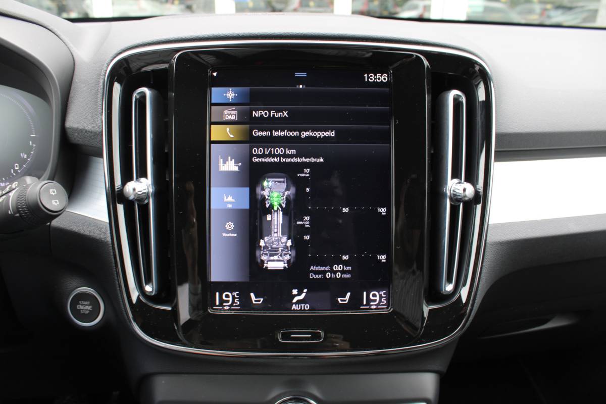 Volvo XC40 Volvo XC40 T4 211PK Automaat Plug-in hybrid Plus Bright | Trekhaak | El. Stoelen | Pilot Assist | Verw. Voorstoelen | BLIS | H&K Audio |