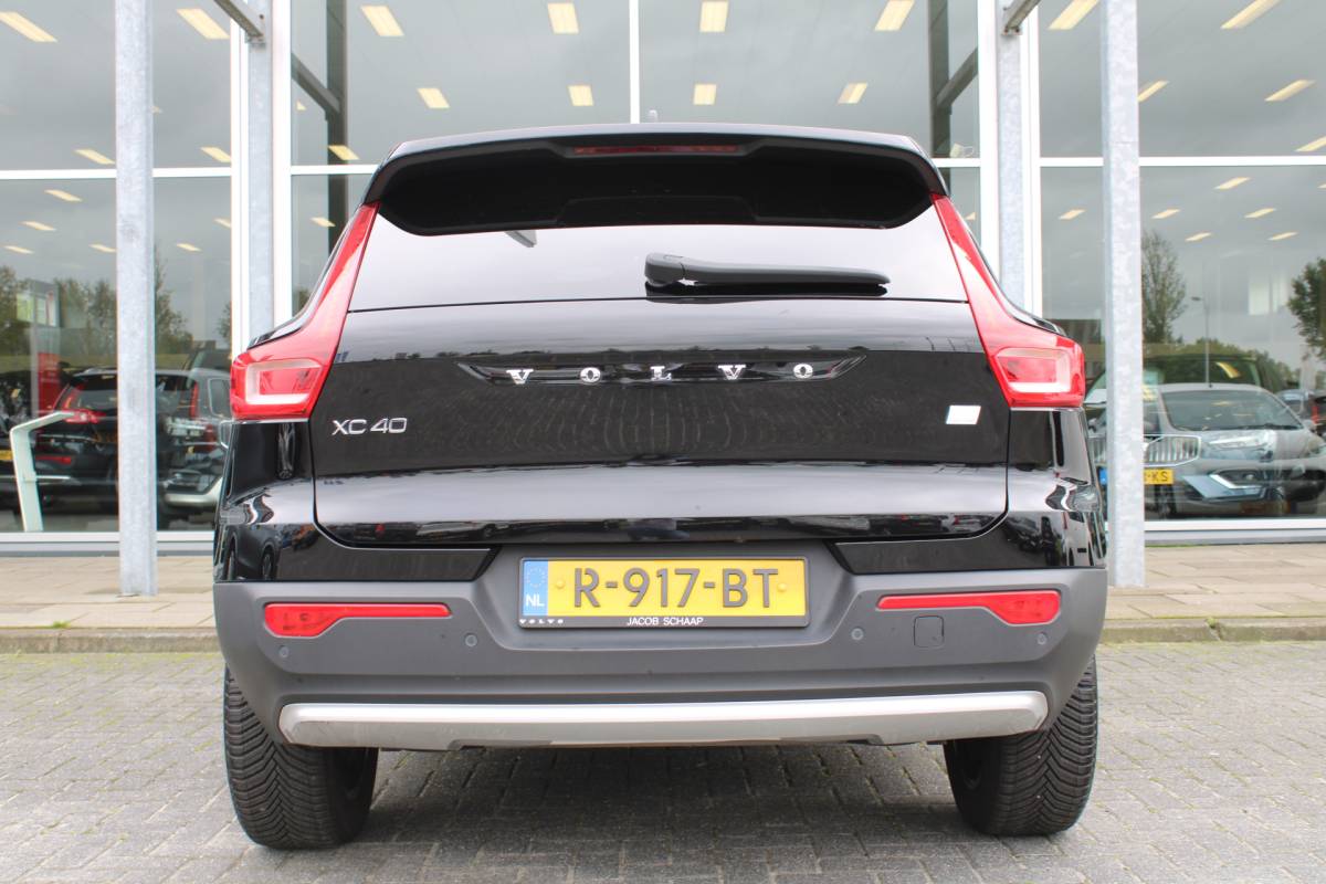 Volvo XC40 Volvo XC40 T4 211PK Automaat Plug-in hybrid Plus Bright | Trekhaak | El. Stoelen | Pilot Assist | Verw. Voorstoelen | BLIS | H&K Audio |