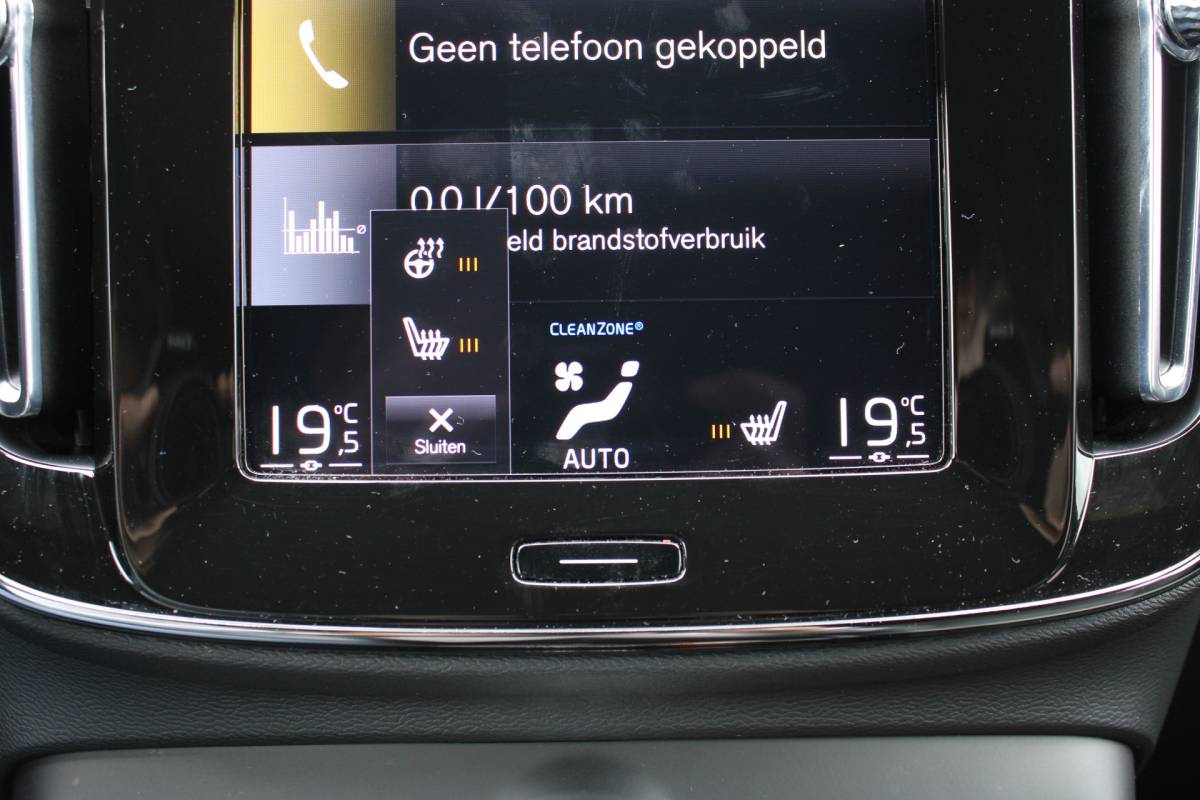 Volvo XC40 Volvo XC40 T4 211PK Automaat Plug-in hybrid Plus Bright | Trekhaak | El. Stoelen | Pilot Assist | Verw. Voorstoelen | BLIS | H&K Audio |