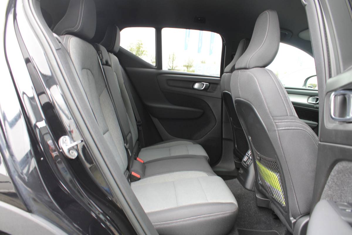 Volvo XC40 Volvo XC40 T4 211PK Automaat Plug-in hybrid Plus Bright | Trekhaak | El. Stoelen | Pilot Assist | Verw. Voorstoelen | BLIS | H&K Audio |