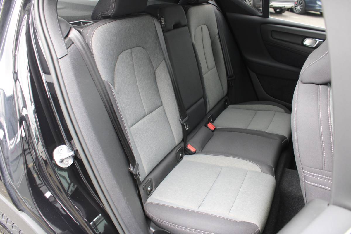Volvo XC40 Volvo XC40 T4 211PK Automaat Plug-in hybrid Plus Bright | Trekhaak | El. Stoelen | Pilot Assist | Verw. Voorstoelen | BLIS | H&K Audio |